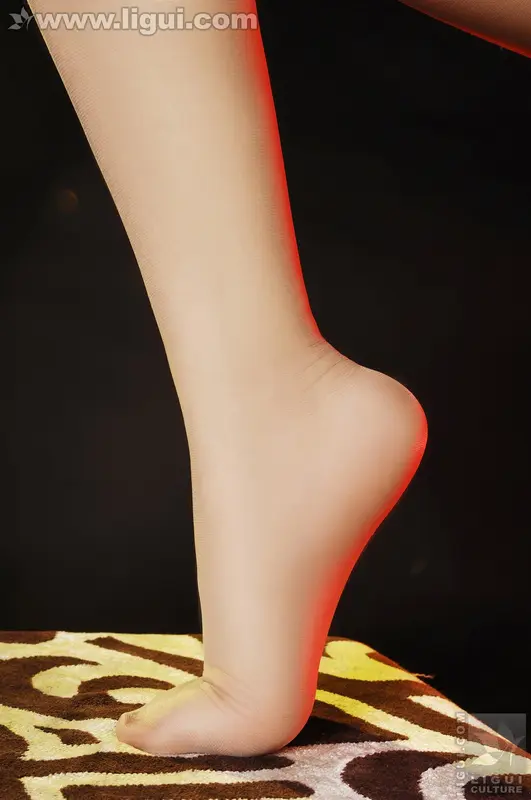 05.31 高貴典雅的絲襪美女 model 英子 - Ligui丽柜